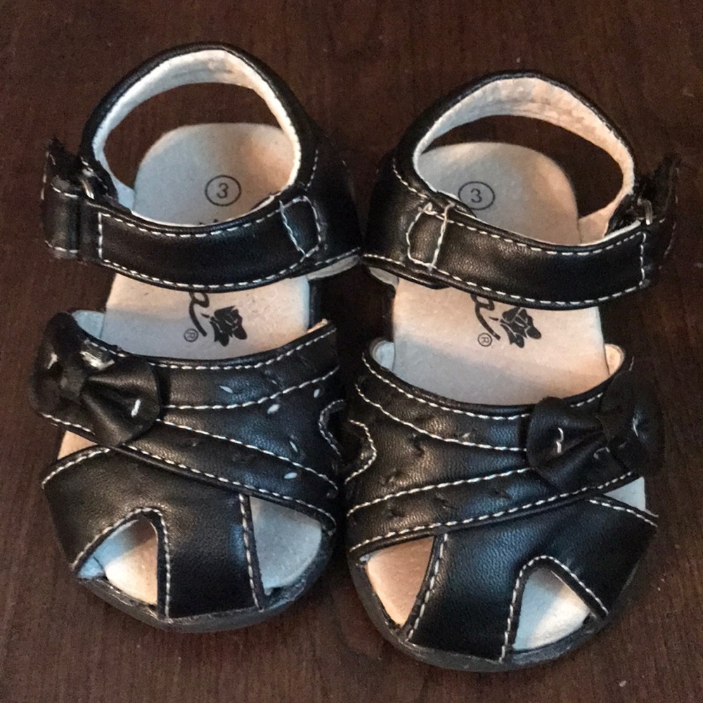 Black Velcro close sandal